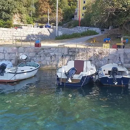 Boto - 20m From The Sea Daire *